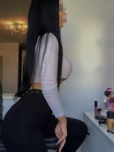 645585301: Chica busca chico en Sevilla