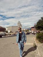 611281428: Chico busca chica en Barcelona