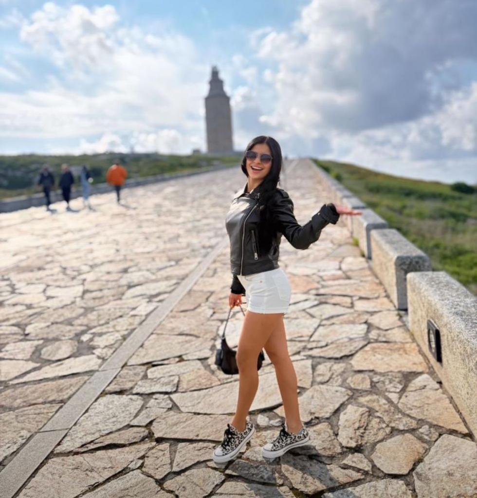 633863889: Chica busca chico en La Coruña