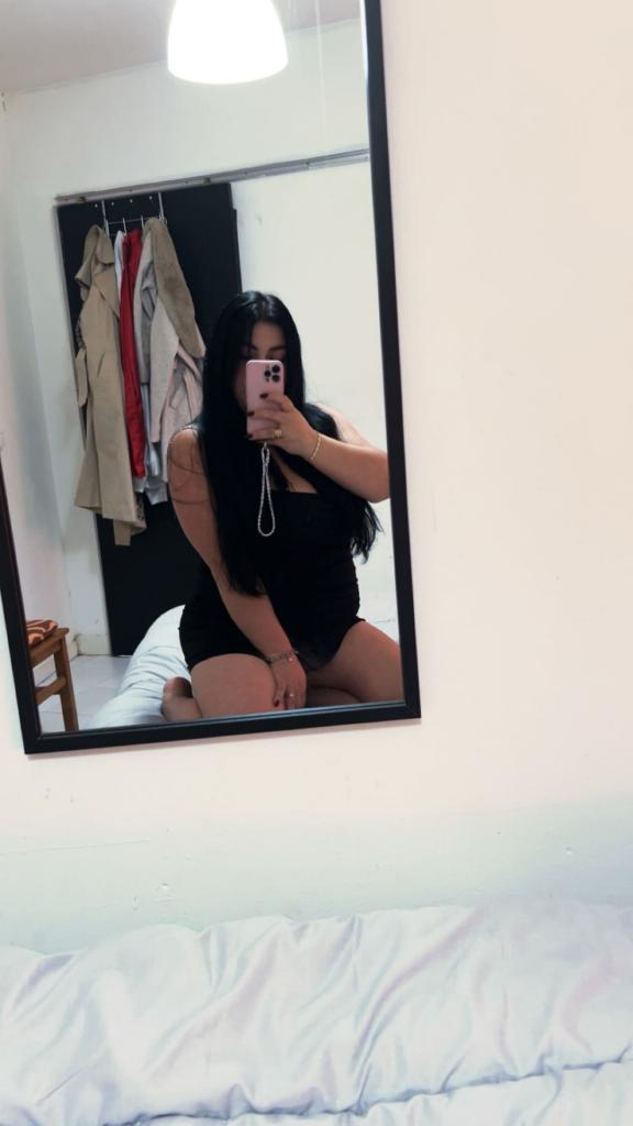 611242327: Chica busca chico en La Coruña