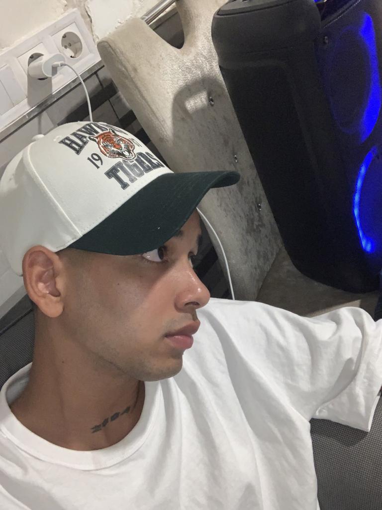 Chico busca chica en Las Palmas: 