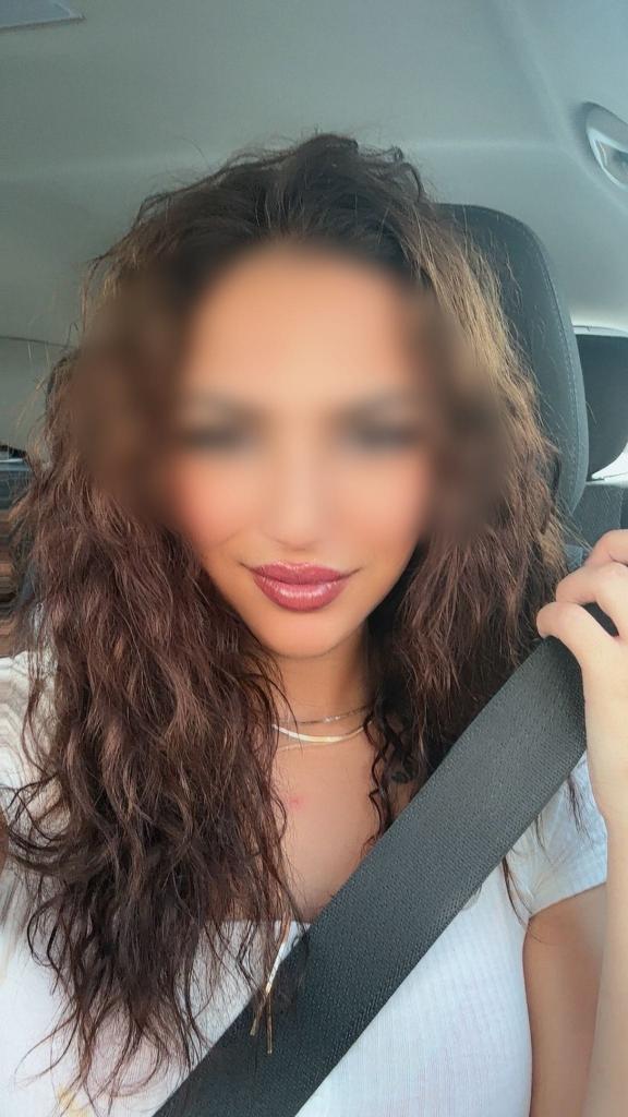 688394537: Chica busca chico en Madrid