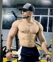 697854654: Chico busca chica en Barcelona