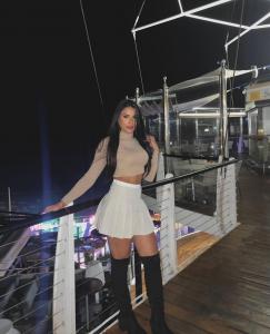 657339213: Chica busca chico en Ibiza