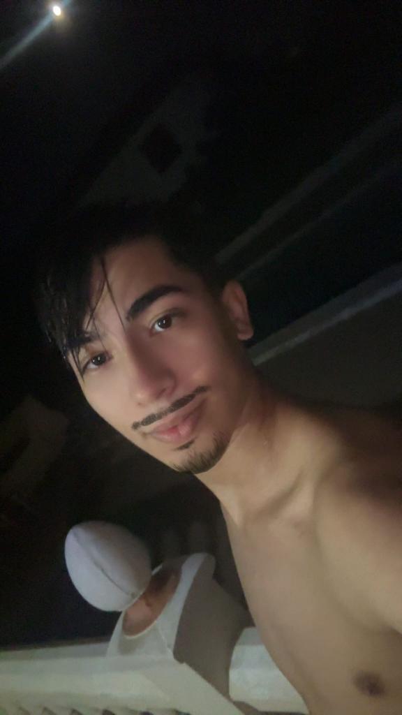 Chico busca chica en Granada: 