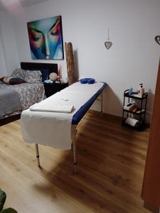 659588638: Chica busca chico en Valencia