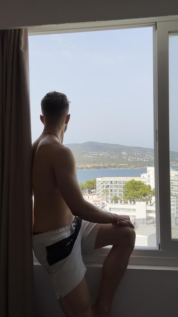 Chico busca chica en Sevilla: 