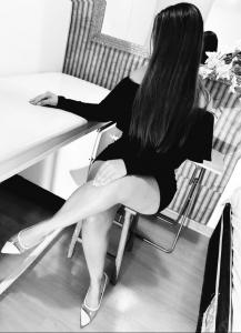 672571173: Chica busca chico en Sevilla