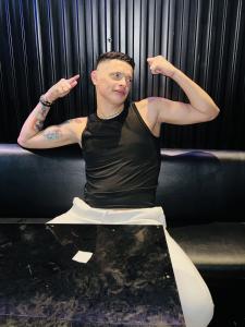 614772935: Chico busca chica en Murcia