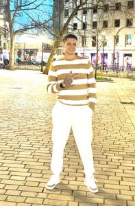 614772935: Chico busca chica en Murcia