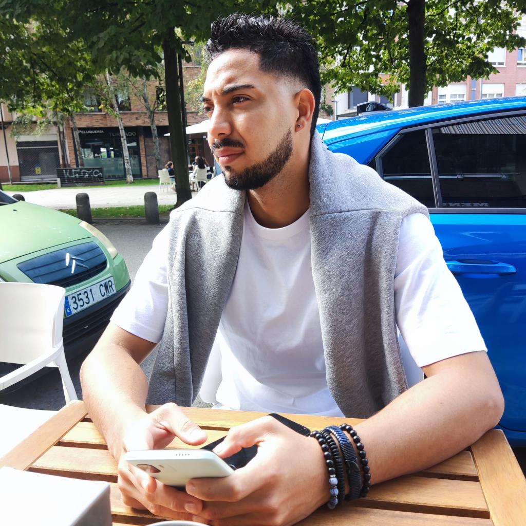 604118311: Chico busca chica en Asturias