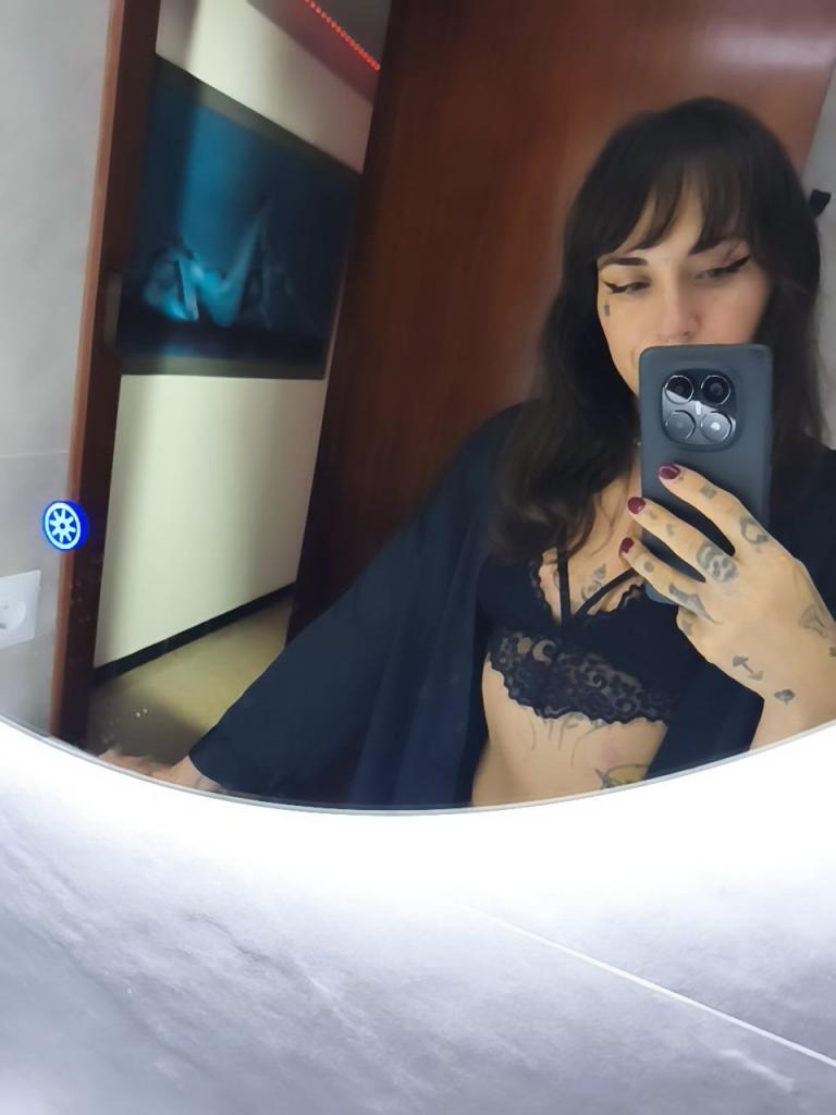 672978270: Chica busca chico en Mallorca