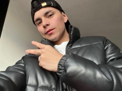 617751173: Chico busca chica en Barcelona