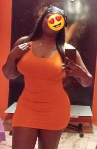 617745370: Chica busca chico en Barcelona