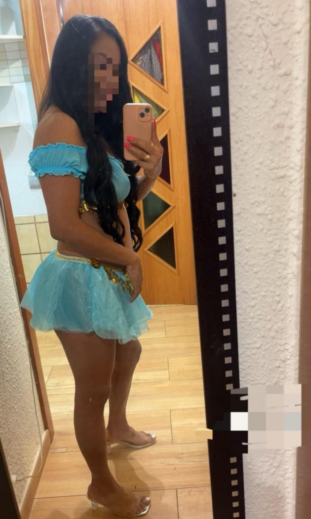 624418227: Chica busca chico en Barcelona