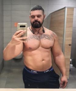 687716981: Chico busca chica en Zaragoza