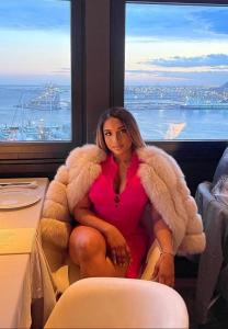 610852421: Chica busca chico en Ibiza