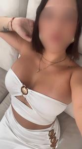 935390823: Chica busca chico en Barcelona