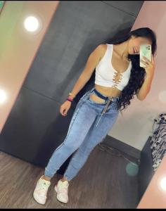 647356817: Chica busca chico en Barcelona