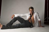 686104020: Chico busca chica en La Coruña