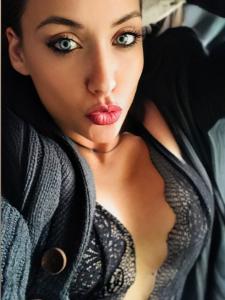 611793161: Chica busca chico en Barcelona