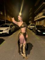 647270375: Chica busca chico en La Coruña