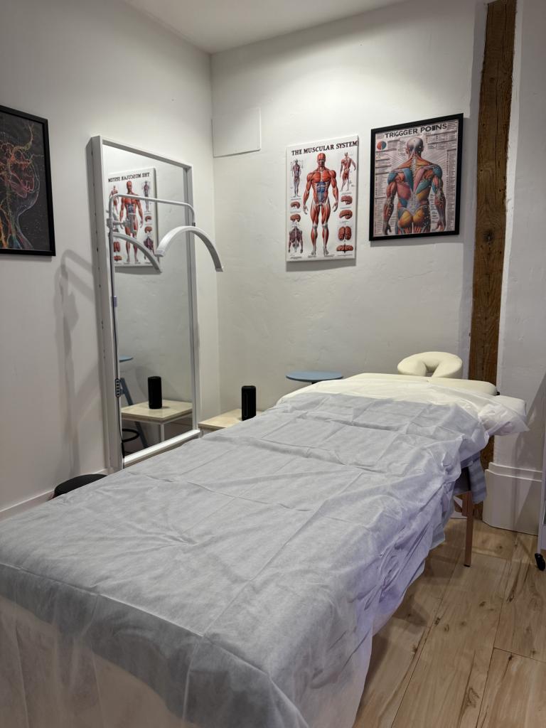 692988860: Chico busca chica en Barcelona