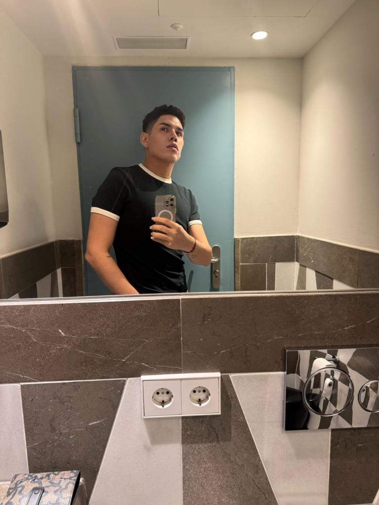 662902820: Chico busca chica en Sevilla