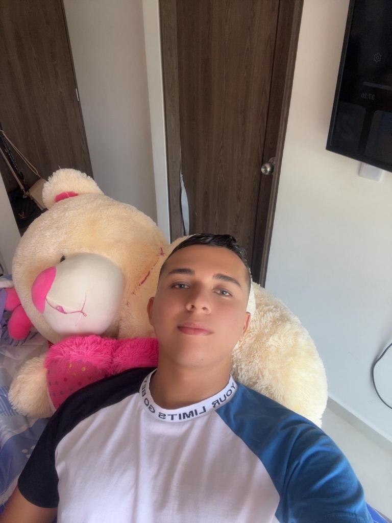 647086323: Chico busca chica en Alicante