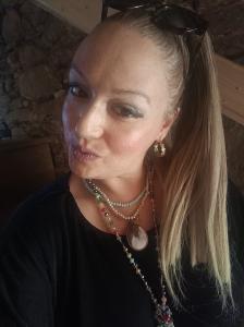 613958151: Chica busca chico en La Coruña