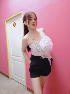 693295155: Chica busca chico en Barcelona