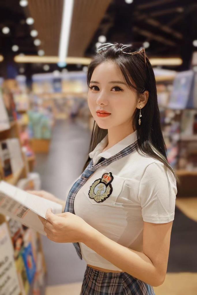 667721465: Chica busca chico en Madrid