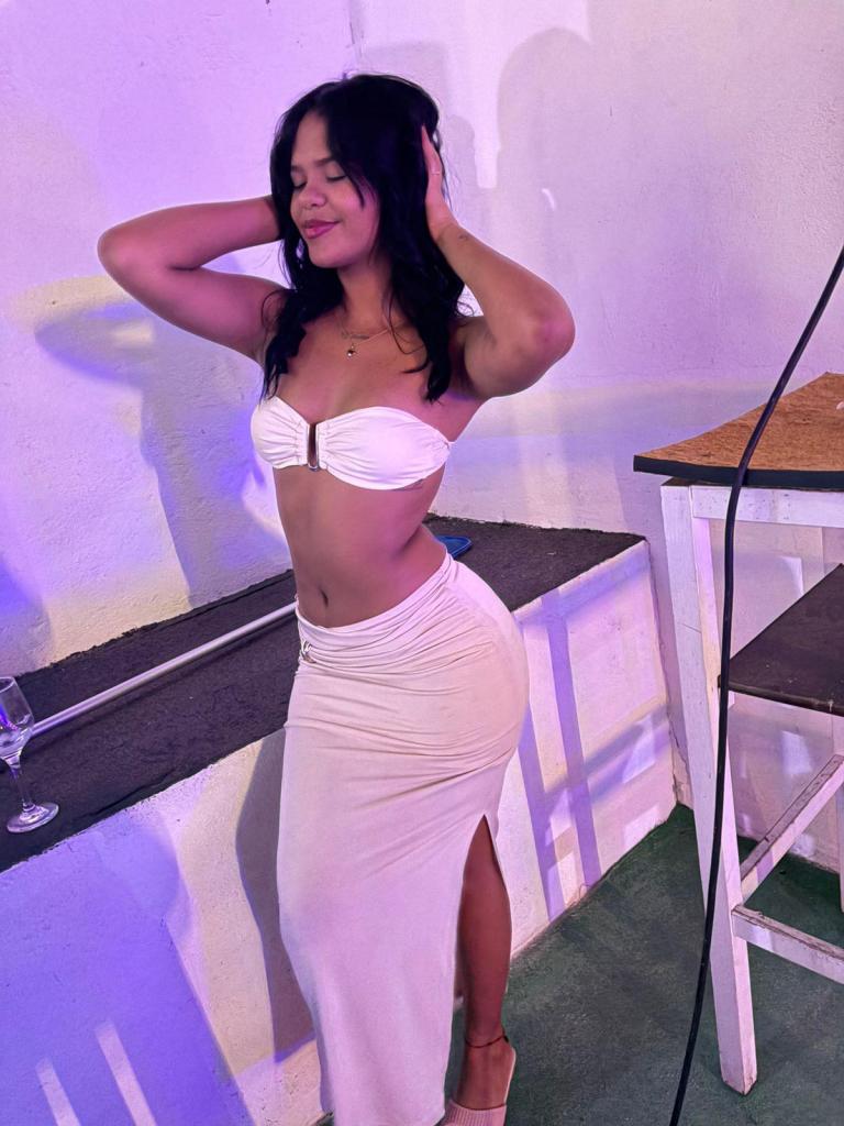 676177673: Chica busca chico en Barcelona