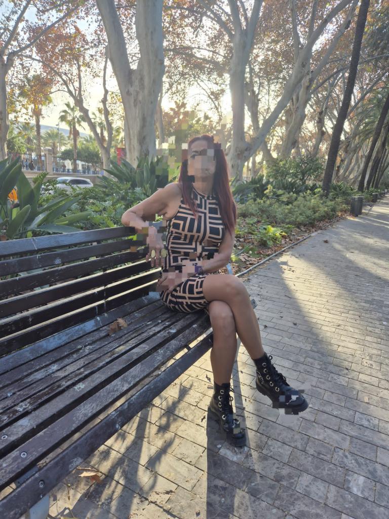 687744621: Chica busca chico en Málaga