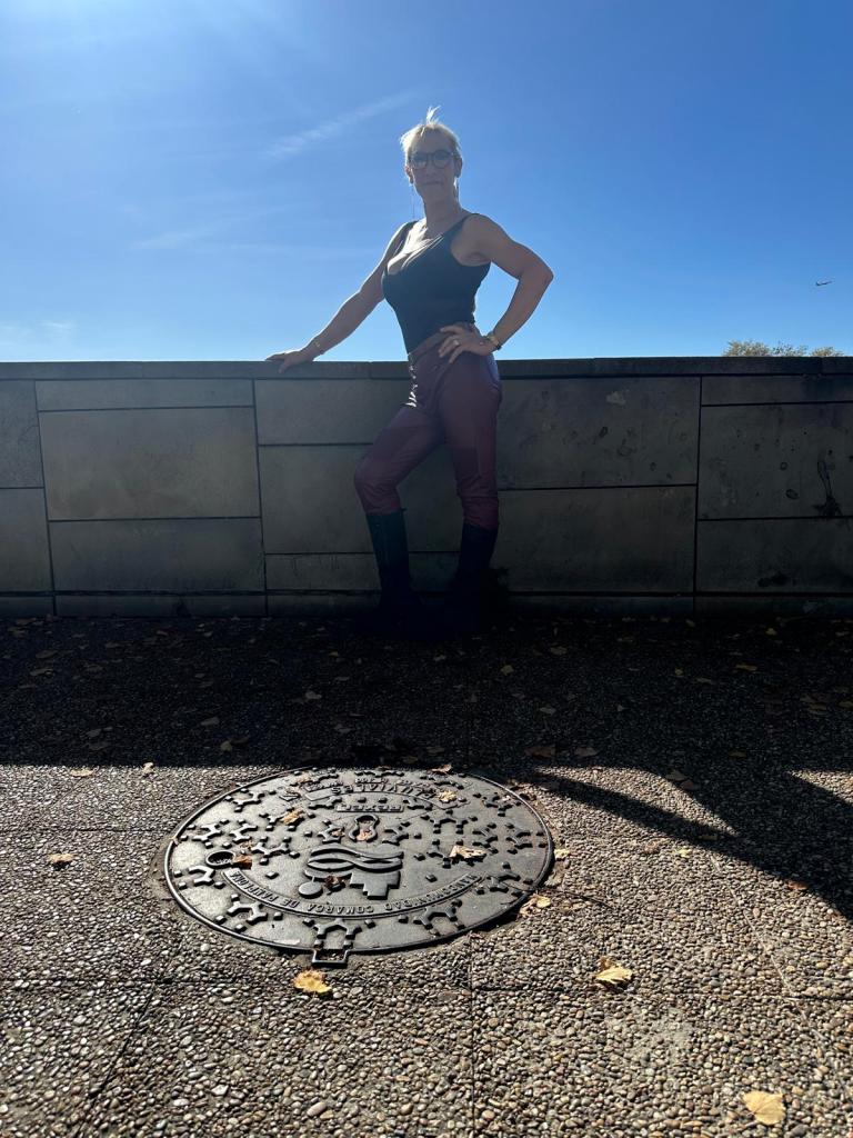 614947423: Transexual en Navarra