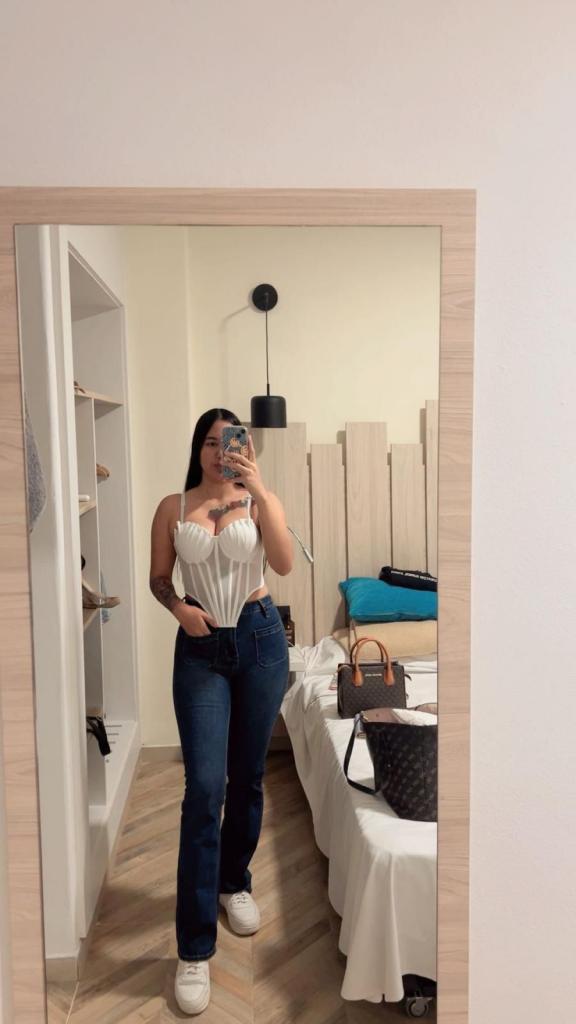 Chica busca chico en Ibiza: 