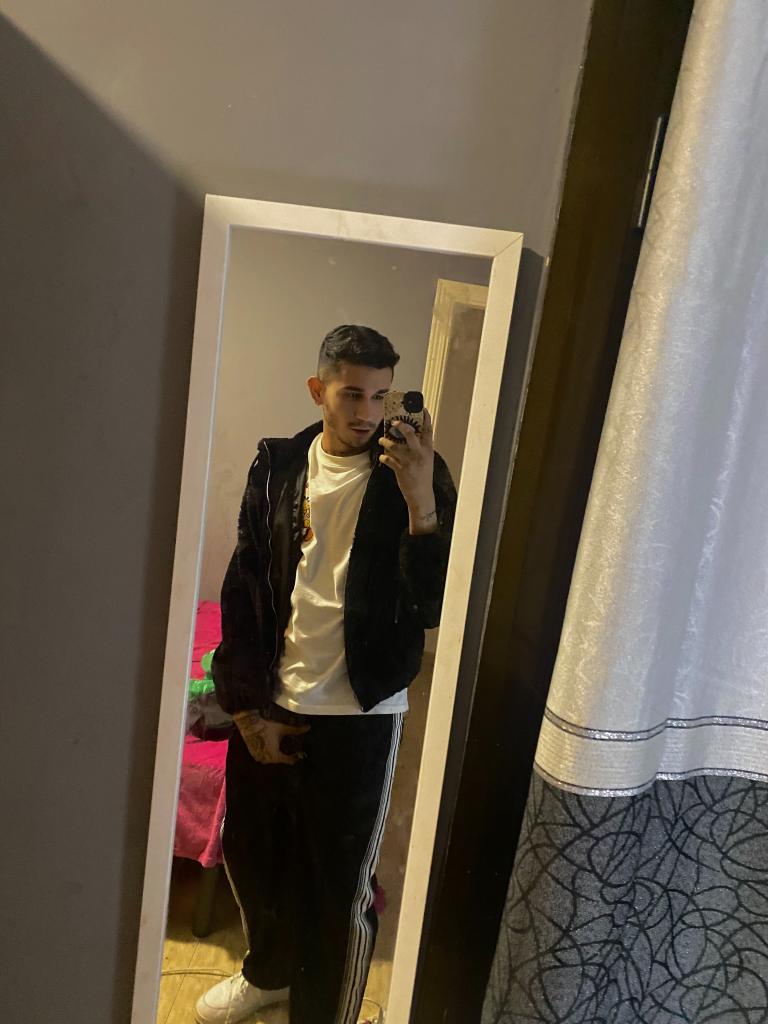 617658902: Chico busca chica en Madrid