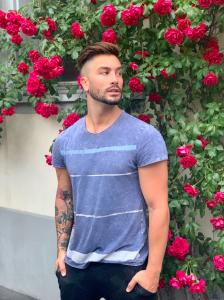 692988860: Chico busca chica en Barcelona