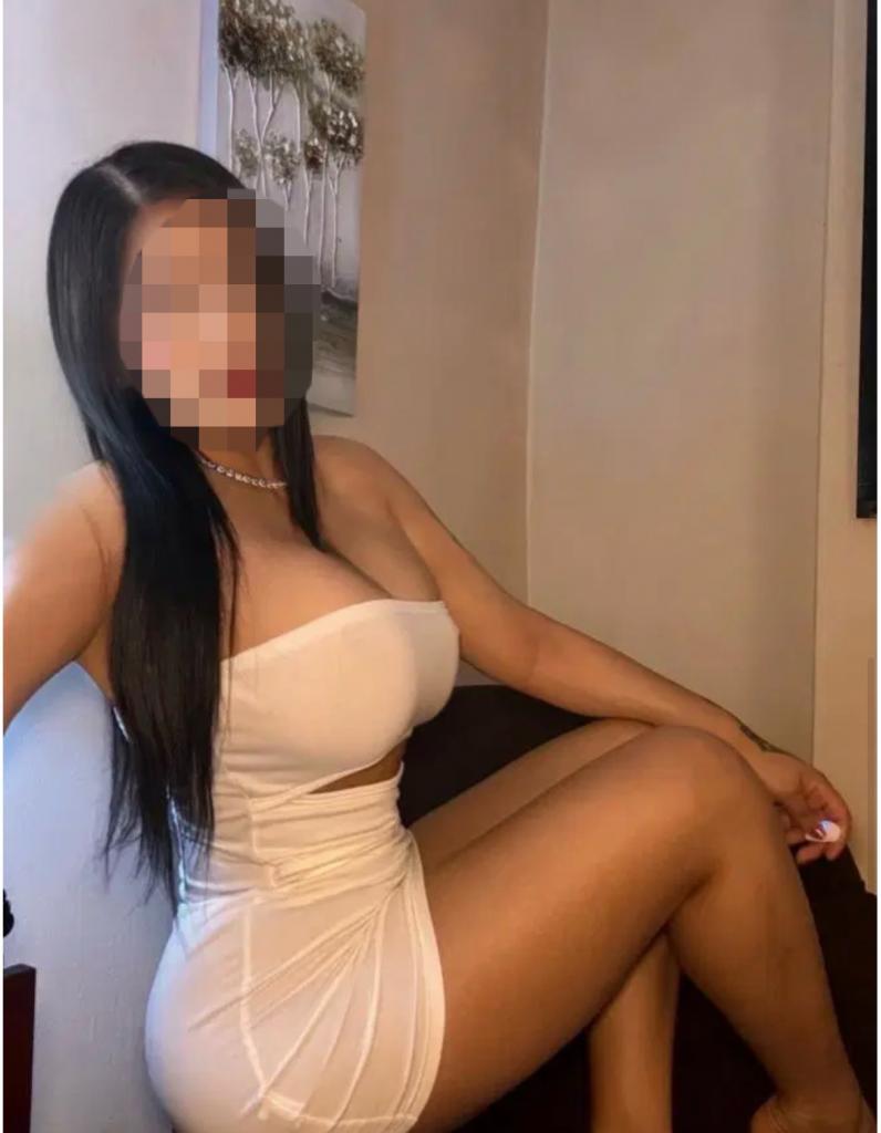 627669177: Chica busca chico en Barcelona