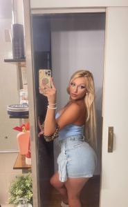 631988942: Chica busca chico en Barcelona