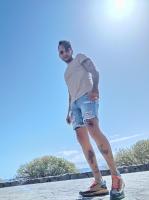 643676443: Chico busca chica en Barcelona