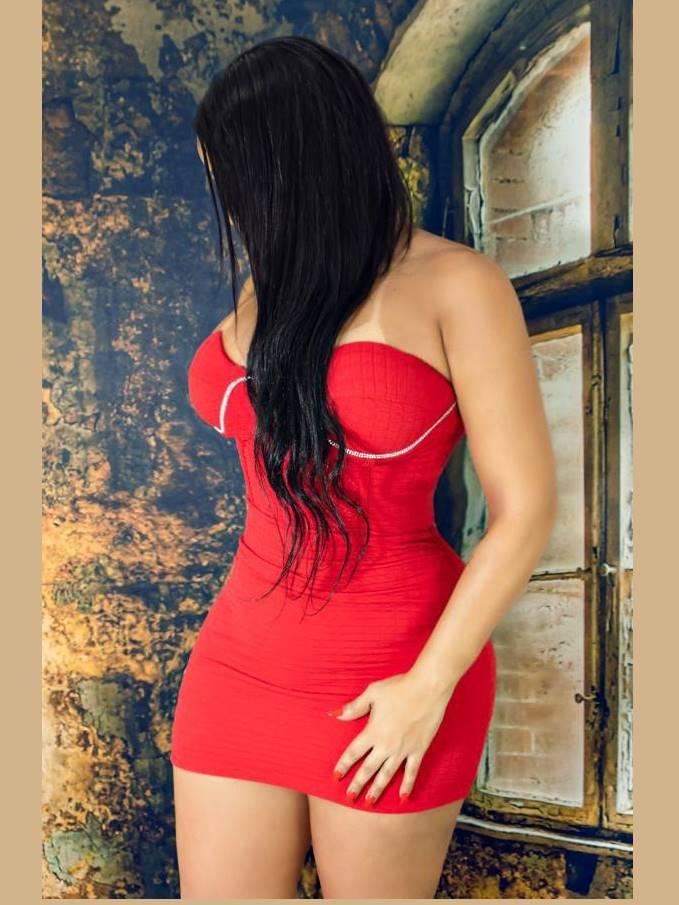 637044205: Chica busca chico en Sevilla