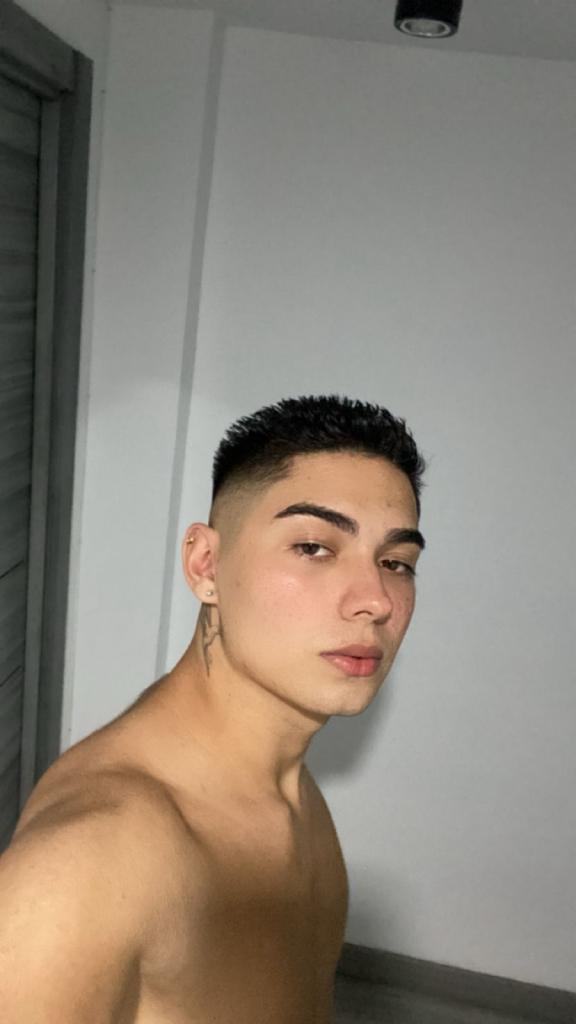 672973275: Chico busca chica en Málaga