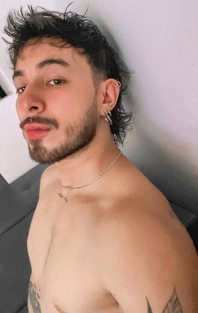 672044911: Chico busca chica en Valencia