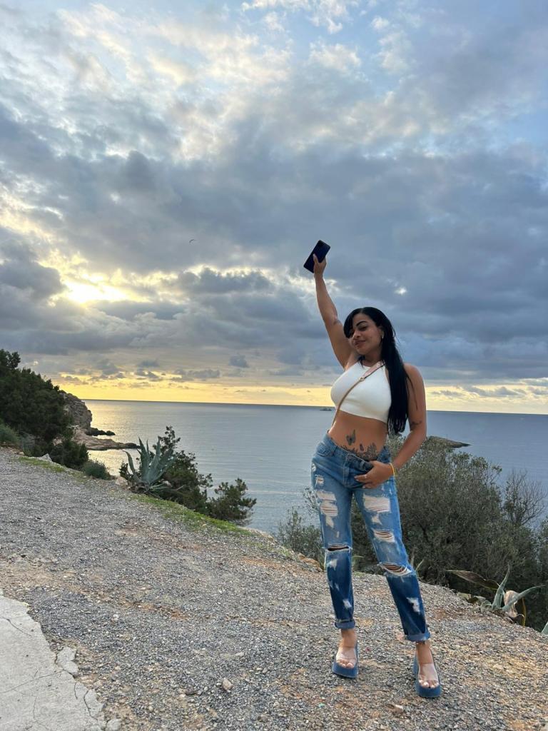 611399628: Chica busca chico en Ibiza