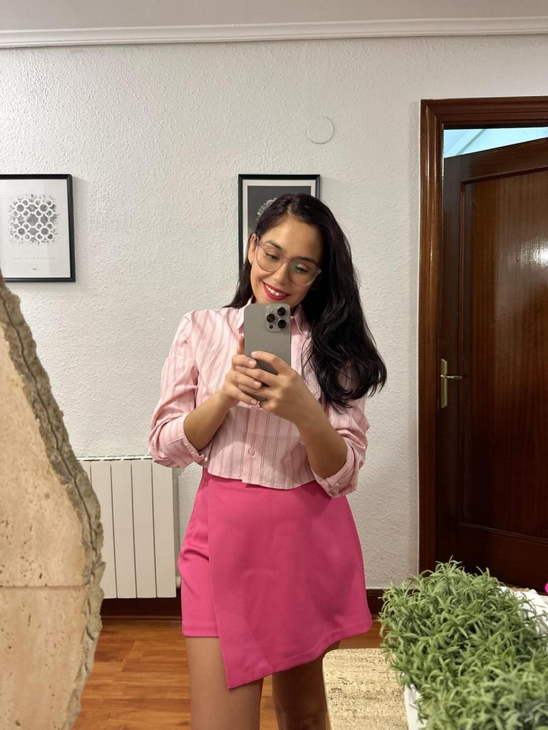 697734316: Chica busca chico en Sevilla