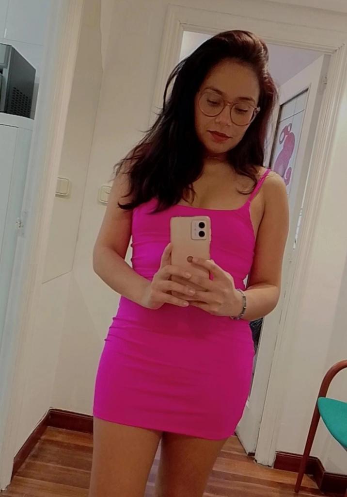 697734316: Chica busca chico en Sevilla