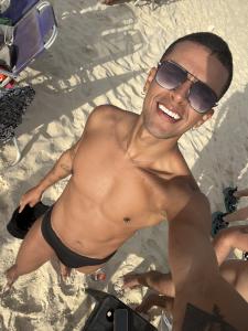 694213895: Chico busca chica en Pontevedra