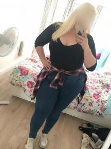 643795070: Chica busca chico en Granada