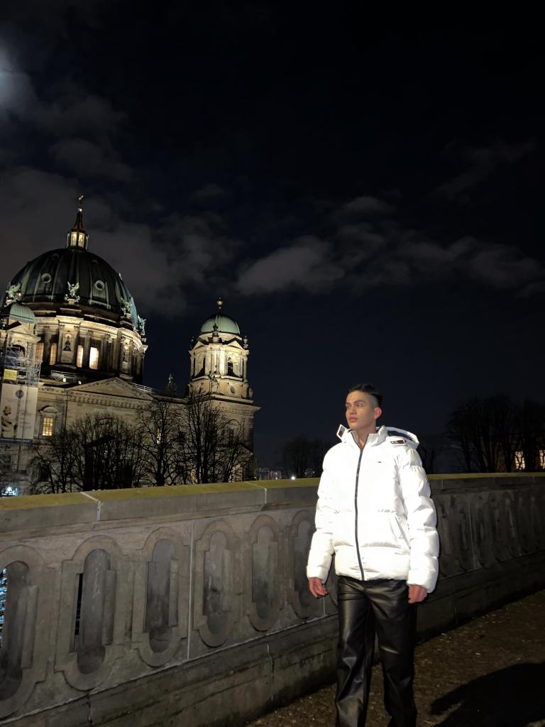 607157425: Chico busca chica en Valladolid